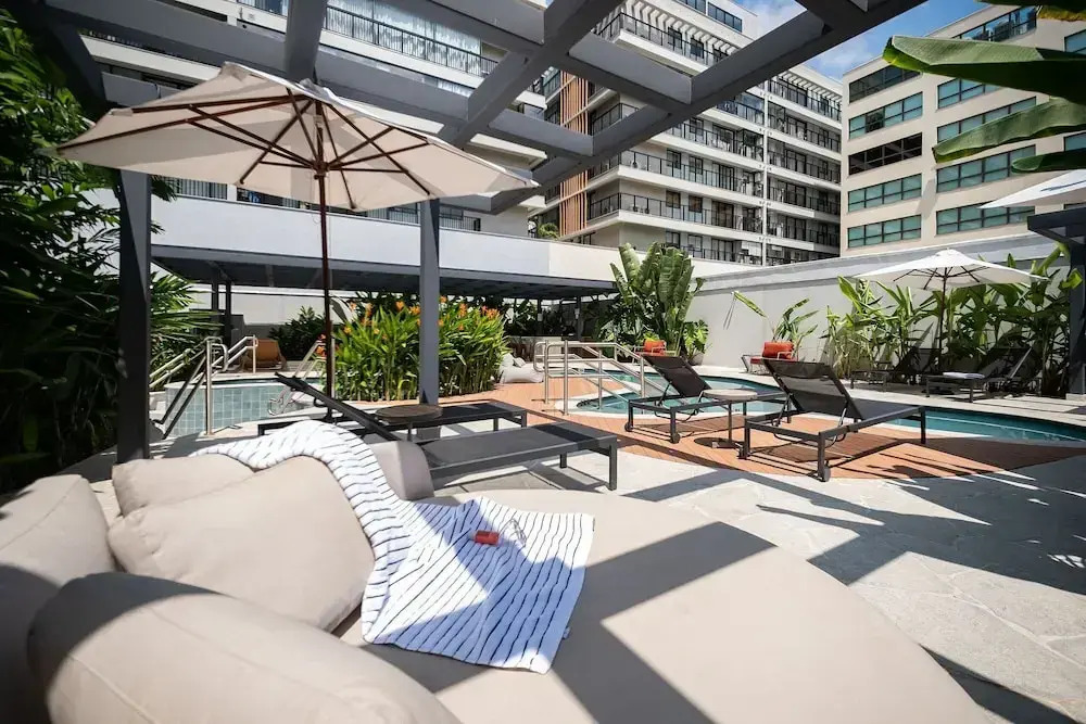 Leblon | Loft 5 min da Praia, com varanda vista Cristo - por Casapē Rio