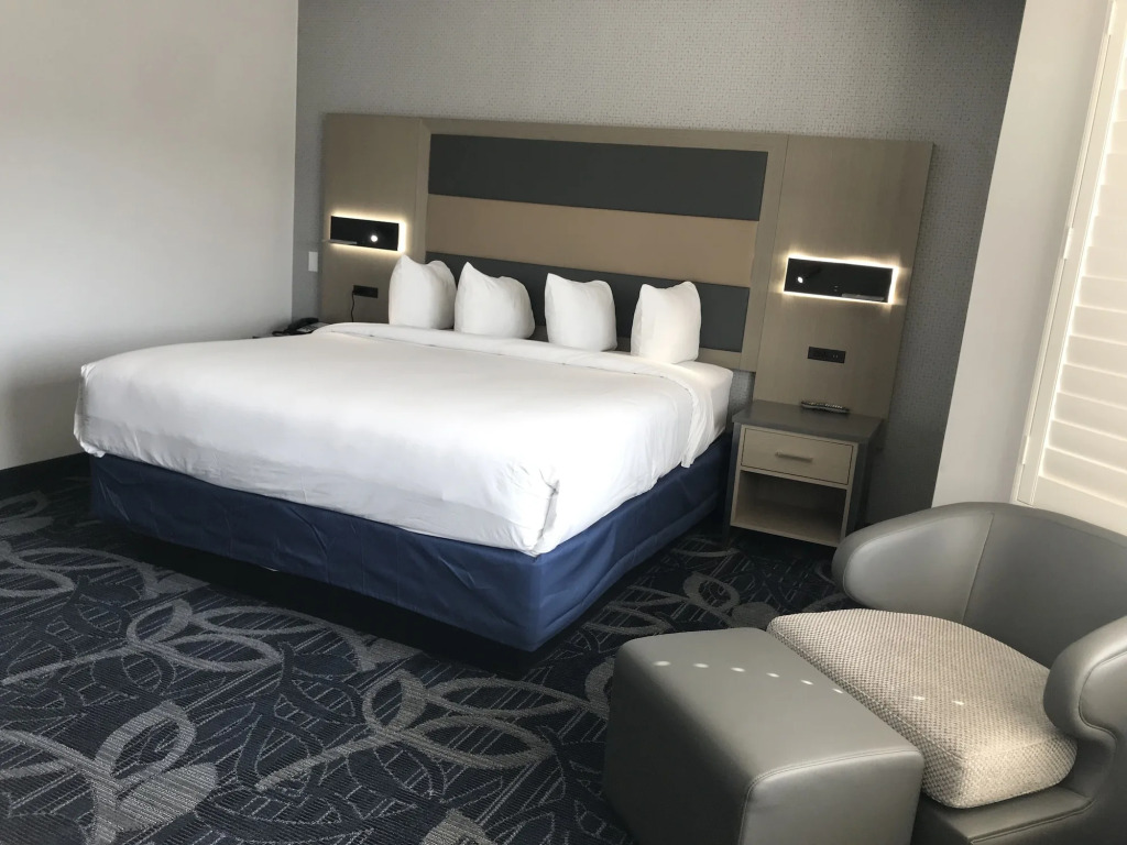 Hotel Aluxor SFO, Shuttle Service