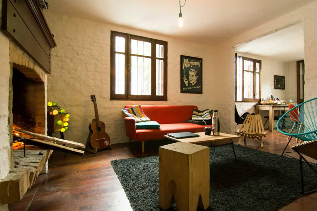 MedioMundo Hostel