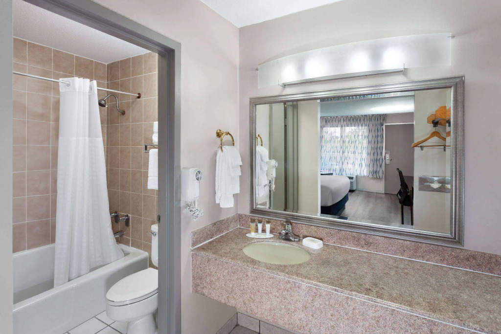 Days Inn by Wyndham Melbourne