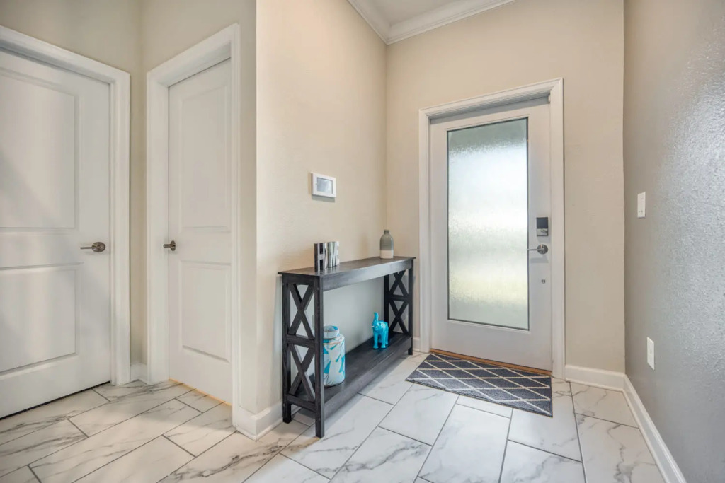 Super nice and spacious home with private pool near Disney