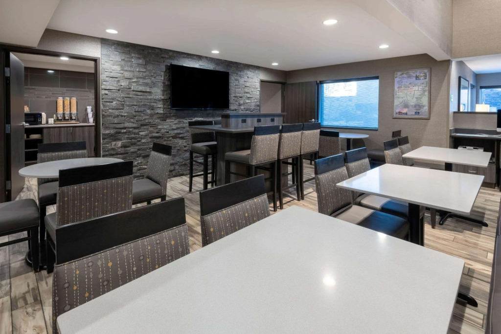 La Quinta by Wyndham Anchorage Airport