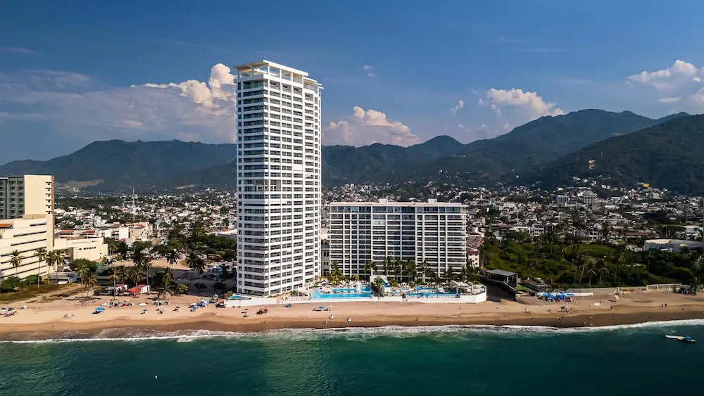 Beachfront Luxury 4BR Penthouse With Incredible Ocean Views