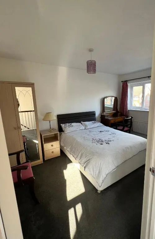 3 Bedroom house-close to Manchester airport-Free parking-private garden
