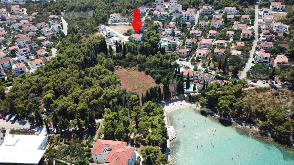 Leana - Great Location and Close to Beach - A1