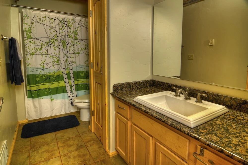 Tall Timbers Lodge - Two Bedroom Cabin with Hot Tub