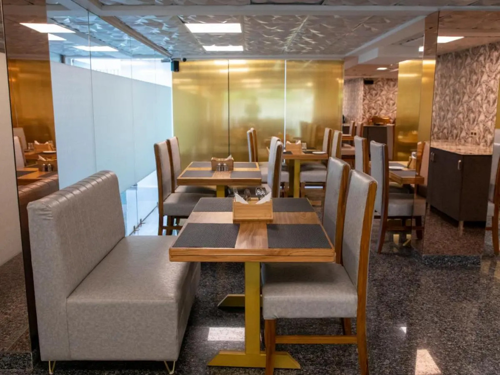 Dev Royale Hotel