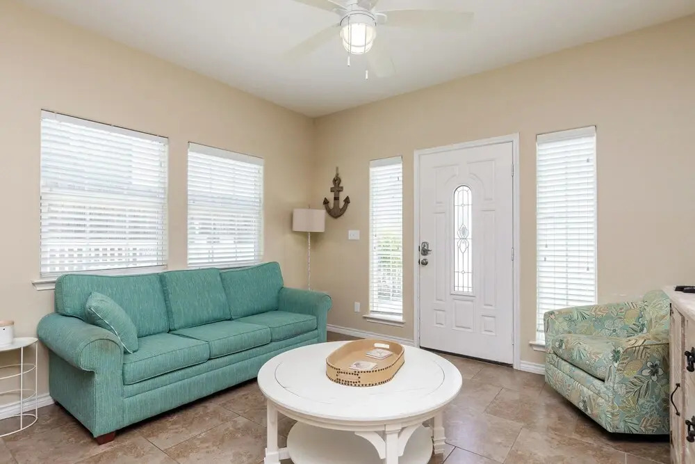 Comfy 2 bedroom | Pets & Shared Pool