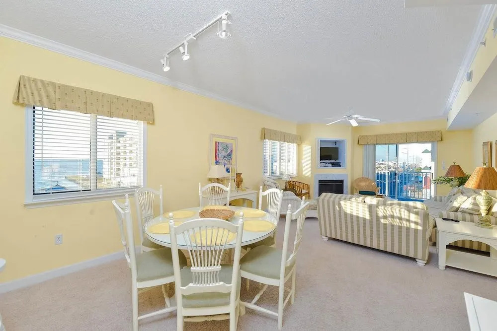 Astoria 402 by RedAwning