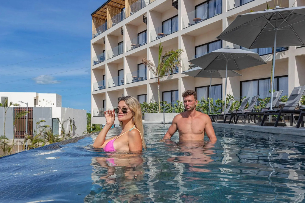 Hive Cancun by G Hotels