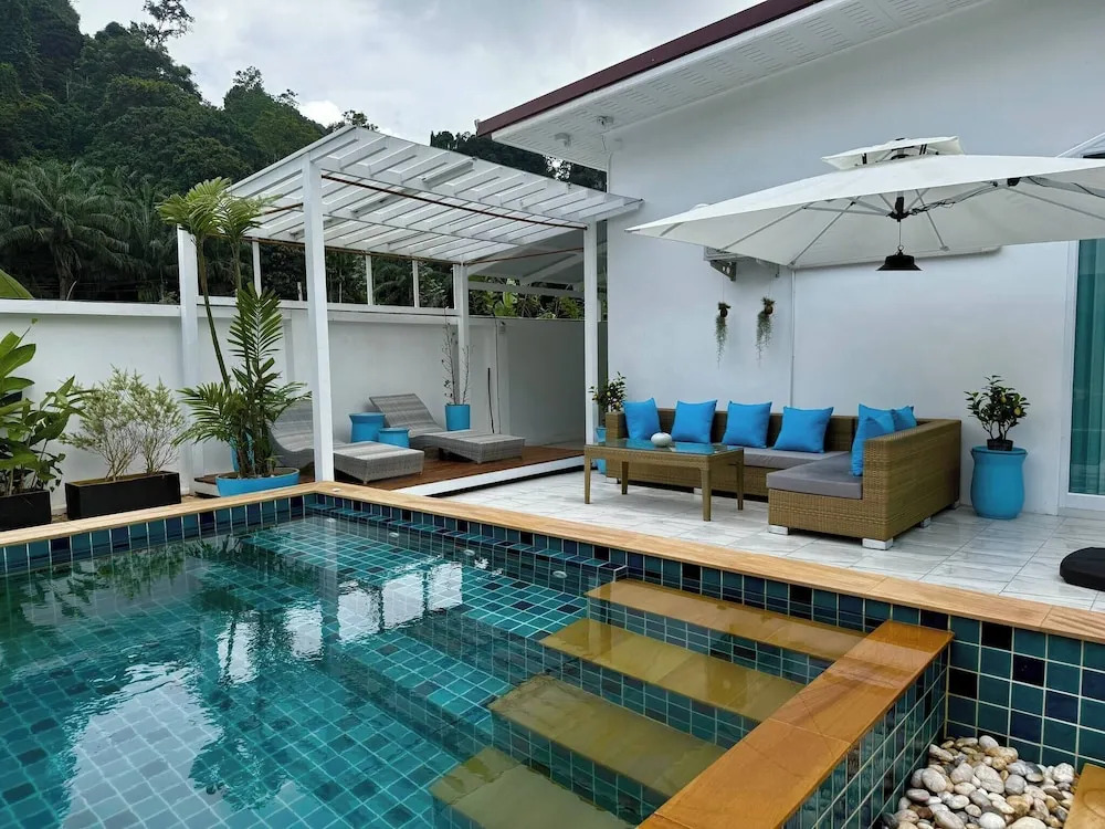 Beautiful Villa Between Jungle