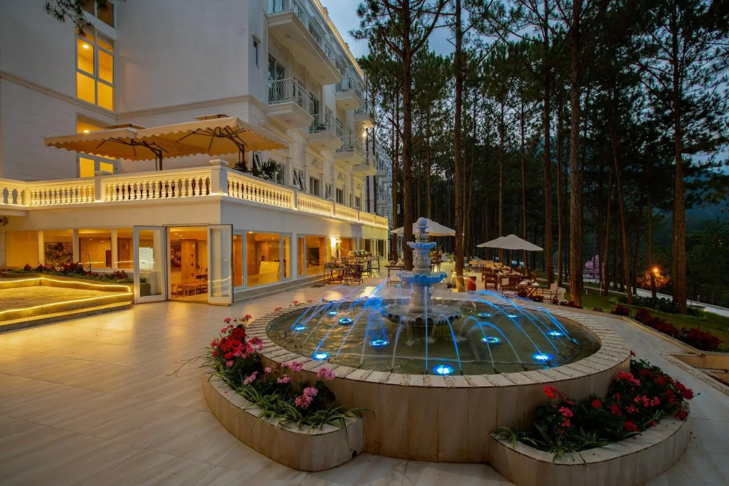 CEREJA Hotel & Resort Dalat