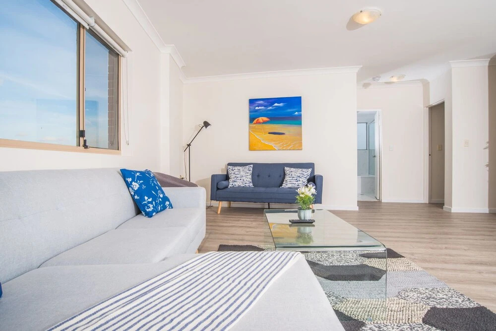 Convenient Rockdale Apartment Next To Station & Beach