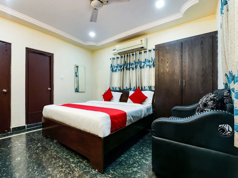 OYO 12856 Beach City