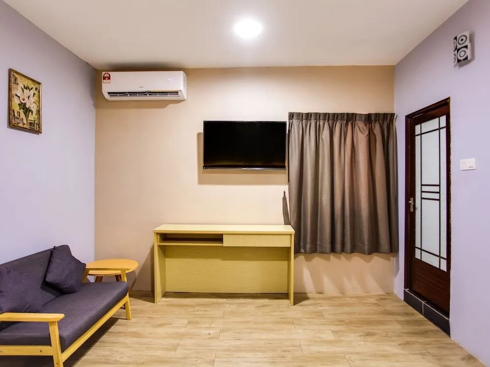 OYO 44066 Unikarya Lodge