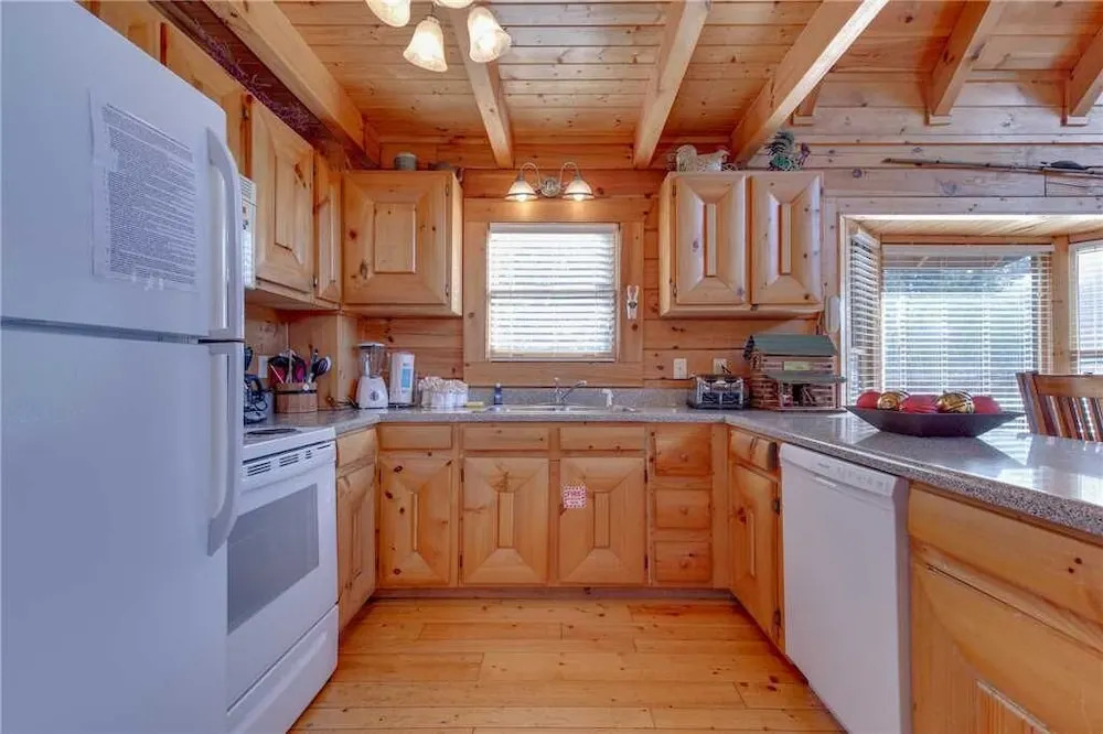 Arrowhead Lodge, 3 Bedrooms, Pool Access, Pet Friendly, WiFi, Sleeps 10