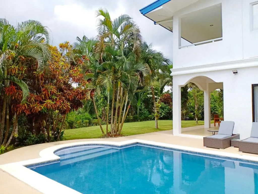 Villa Tropical Garden with Pool