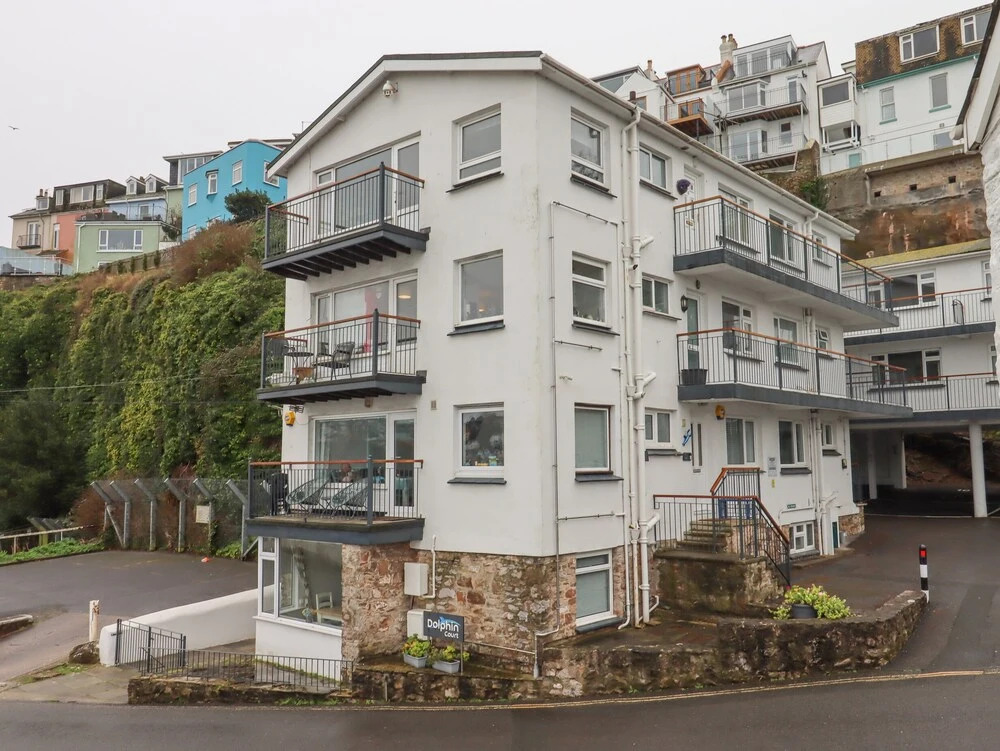 3 Dolphin Court