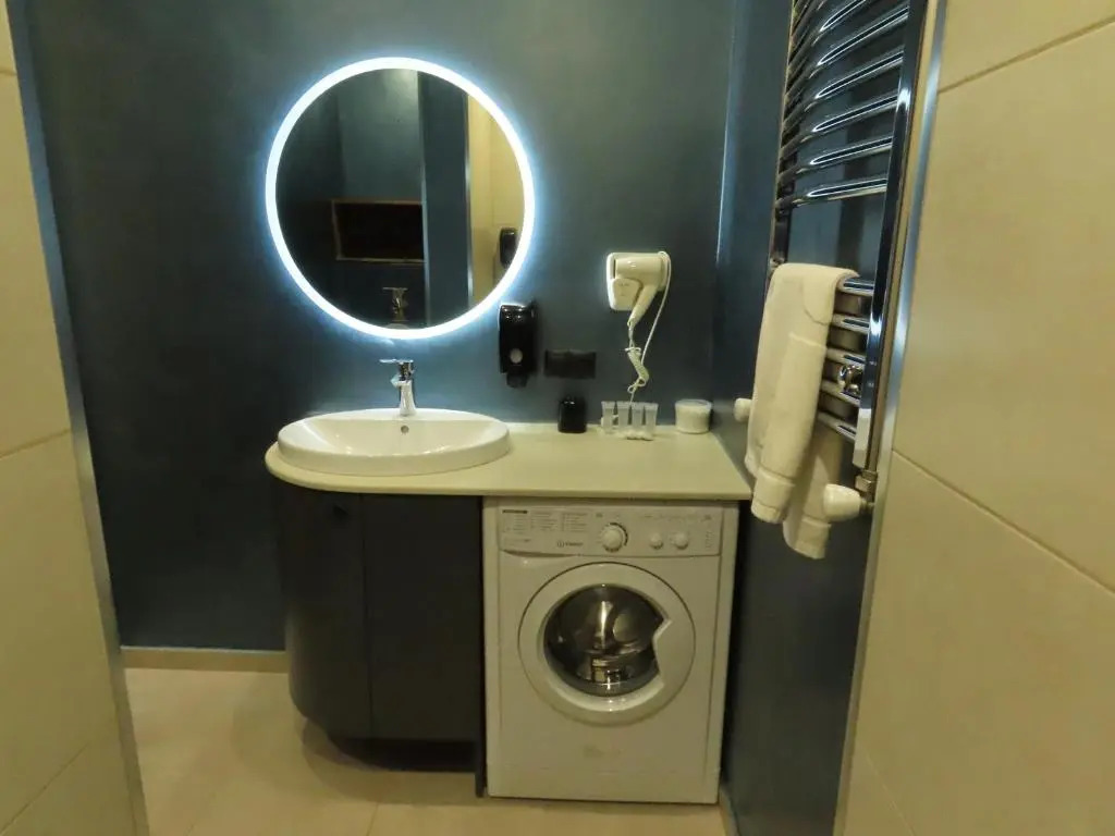 2BR loft apartment near Liberty square