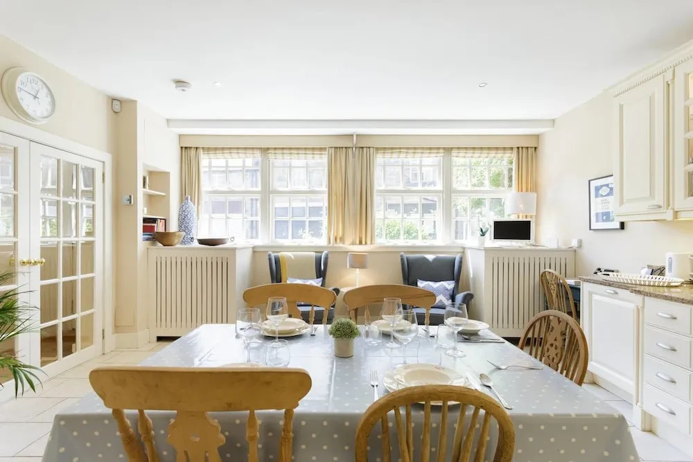 Picturesque Mews House on Cosy Cobbled Street