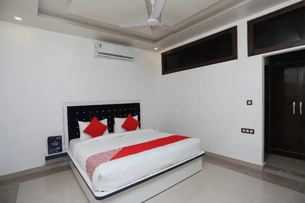 OYO Flagship Hotel Uk-07