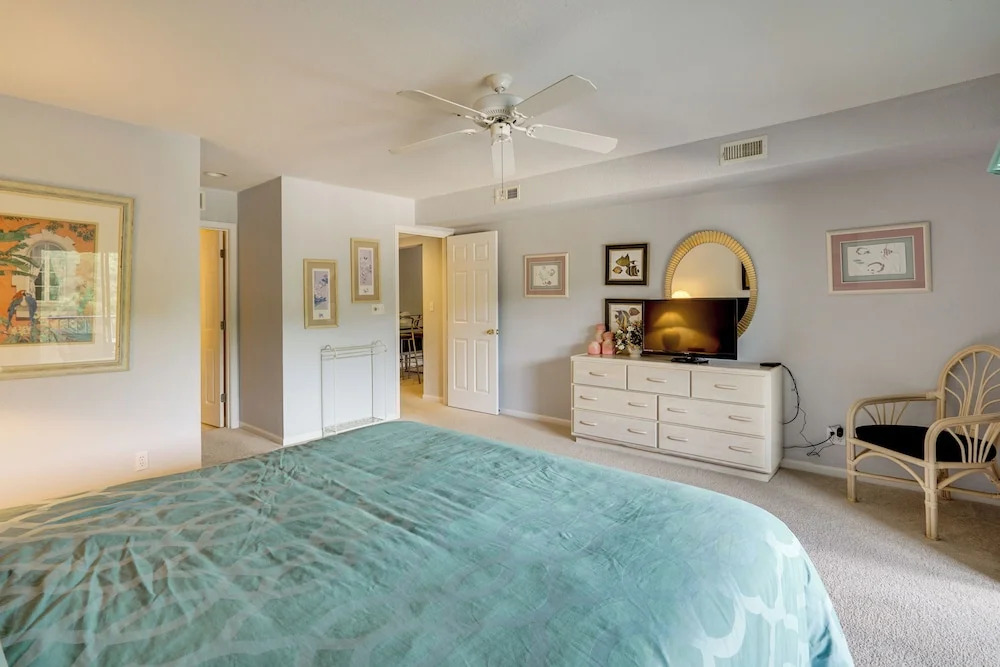 Tranquil Osage Beach Condo w/ Waterfront Decks!