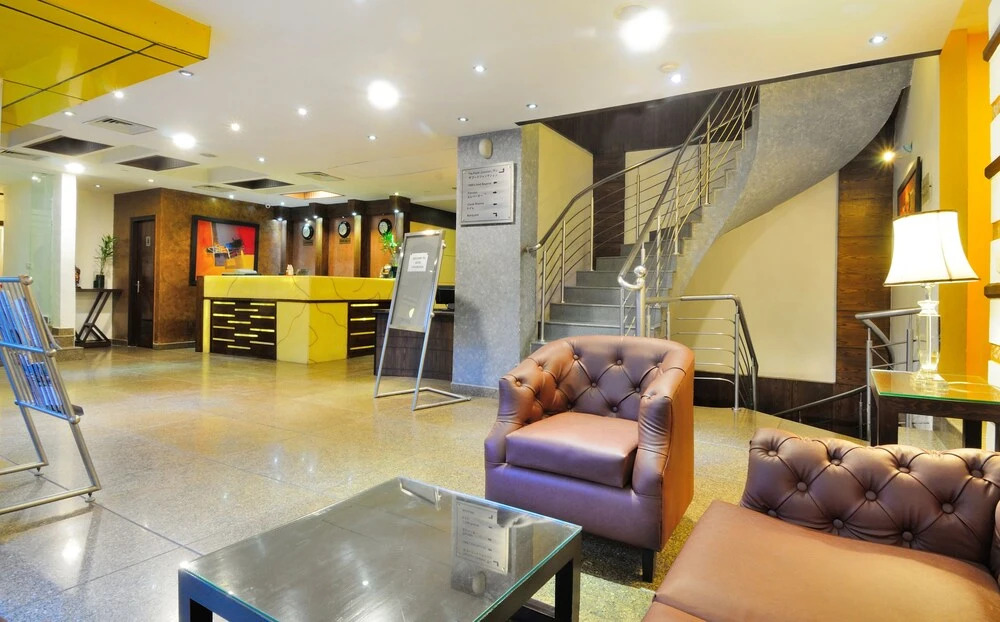 Hotel Crossroads