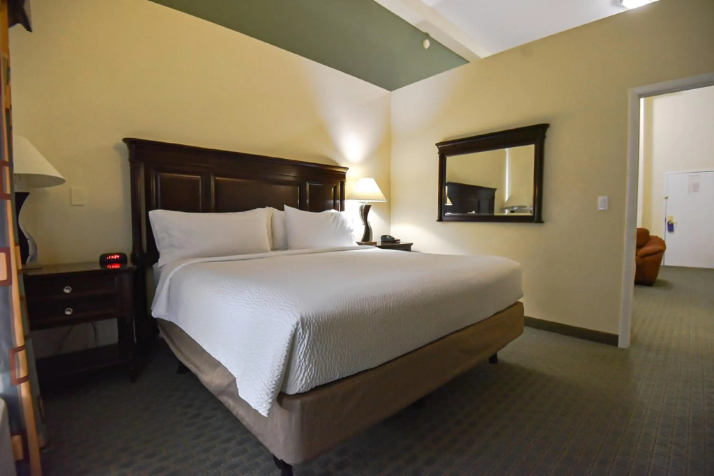 Holiday Inn Express & Suites Cocoa by IHG