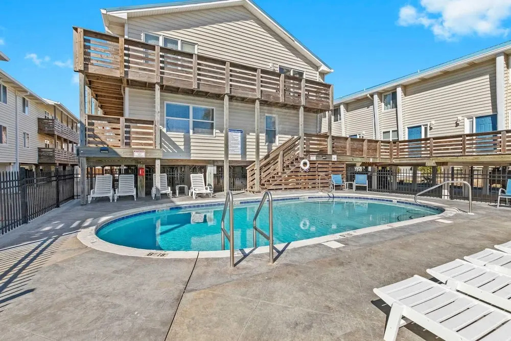 2BR Condo w Pool Beach Access and Walk to Hangout