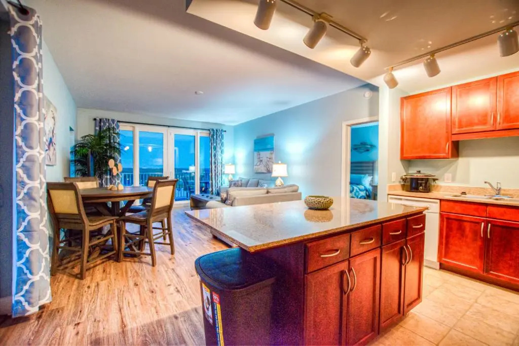 BEAUTIFUL 3 BD Laketown Wharf 1138- Best Amenities!