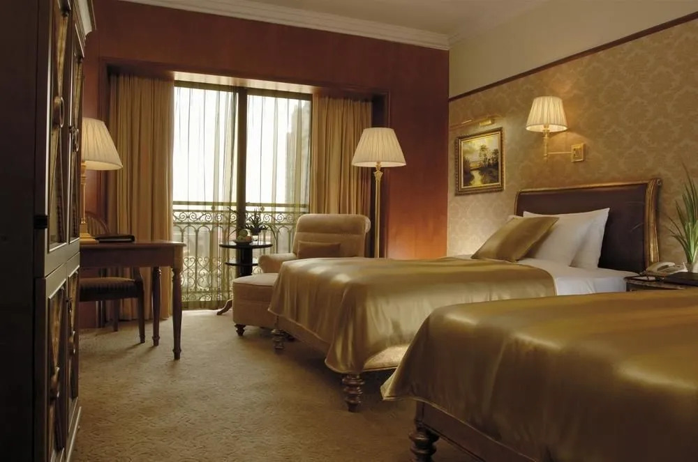 Howard Johnson Regal Court