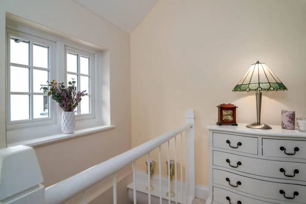 Classic Designer Beautiful 1 Bed Home With Parking