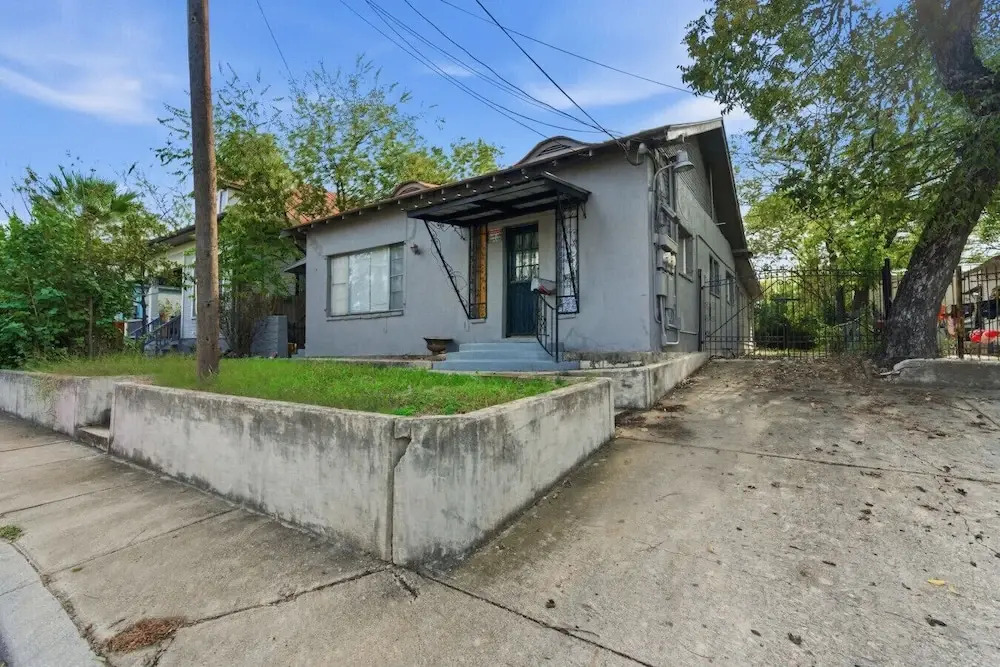Spacious 2BR Duplex Near Downtown San Antonio