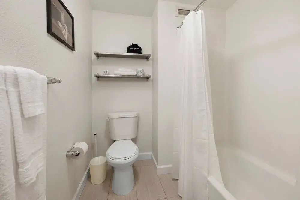 Little Italy Inn - Limited Service Apart Hotel