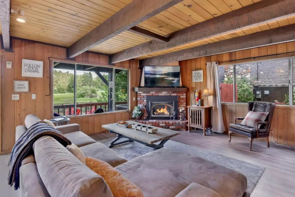 Bear Cabin - 1976 by Big Bear Vacations