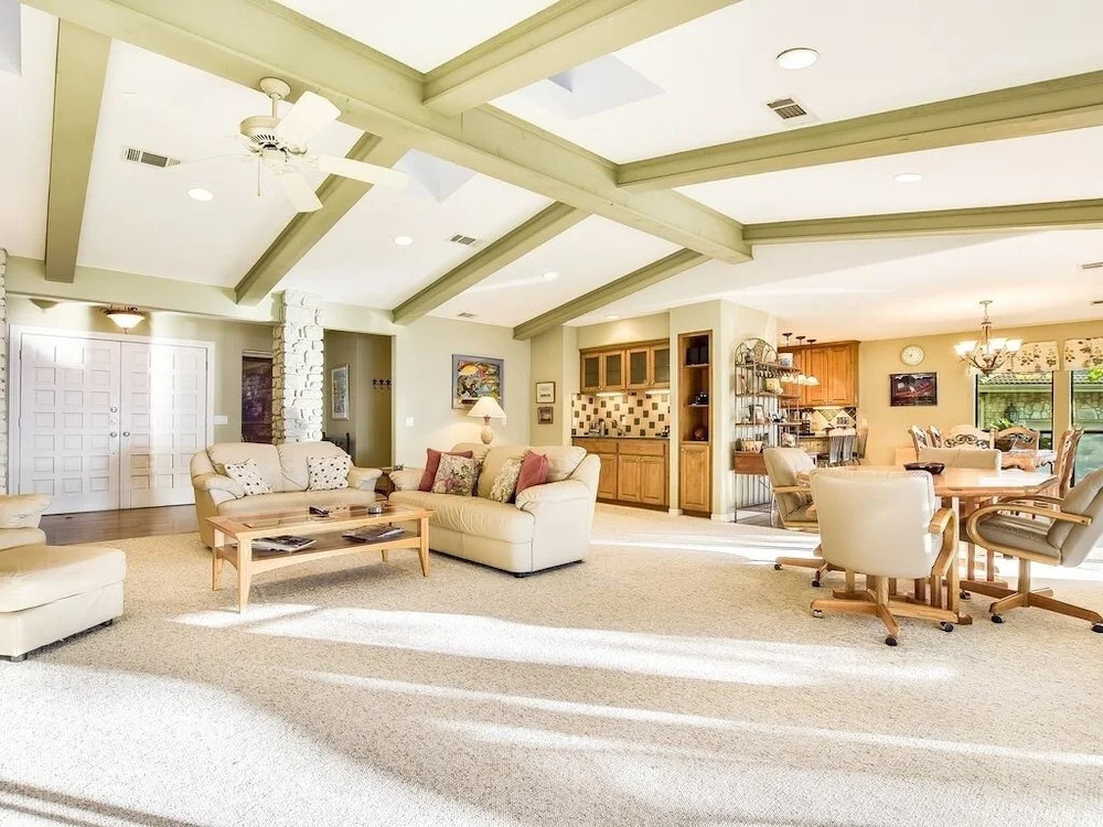 Waterfront In Semi-private Cove - Great Views 4 Bedroom Home