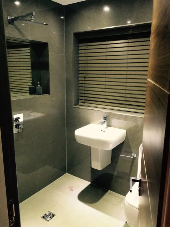3 Bed House In Harrogate 2 Hot Tubs & Pet Freindly