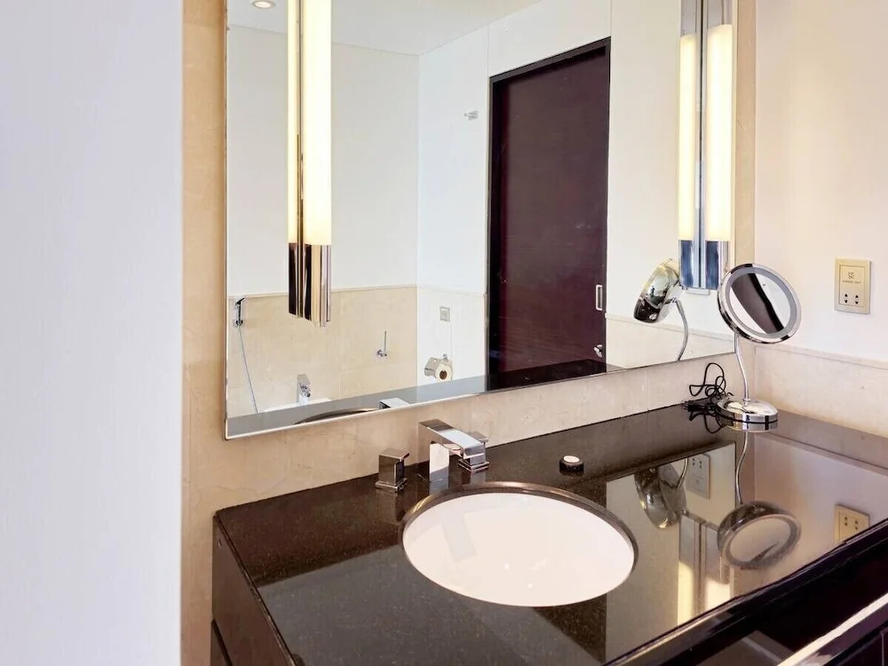 Luxury Address Res Dubai Marina 1BR-2514