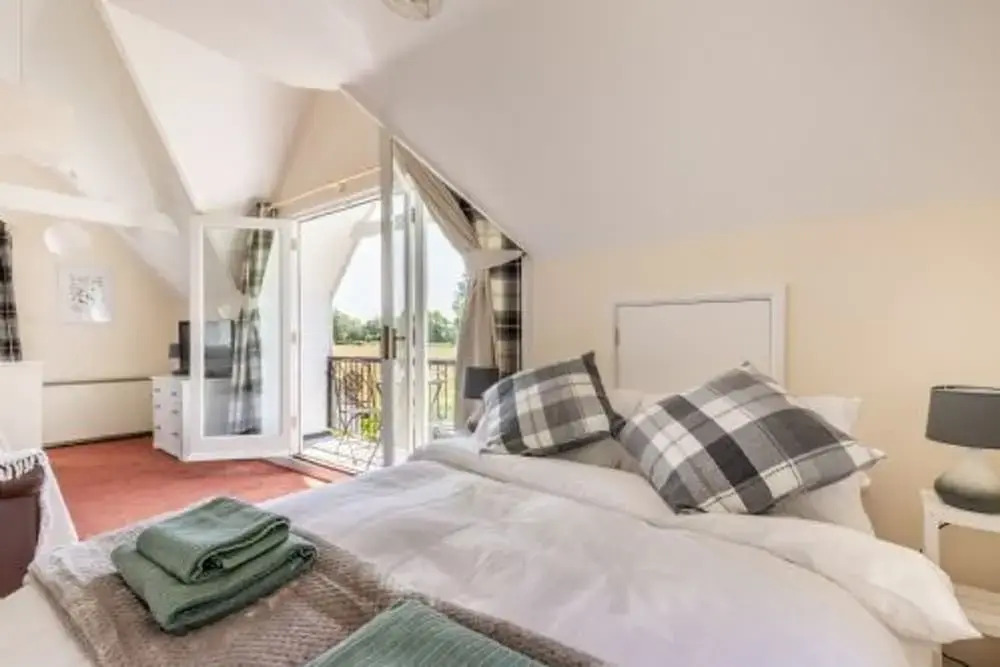Host & Stay - Alderfen View
