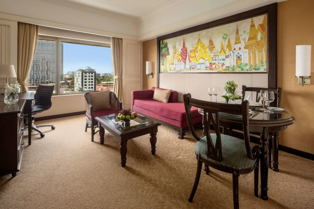 Sule Shangri-La, Yangon