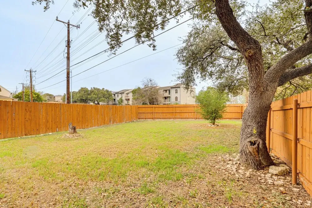 Suburban San Antonio Stay Near Parks & Hospitals