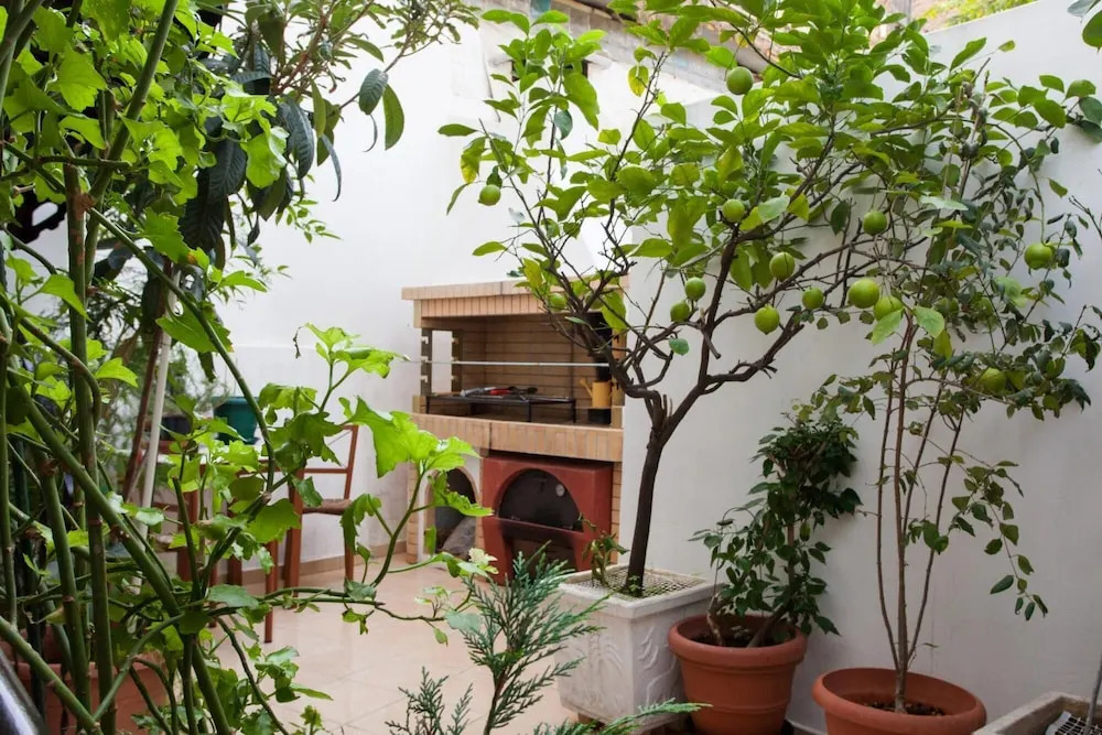 Psyri Neoclassical House w Yard - Free Parking