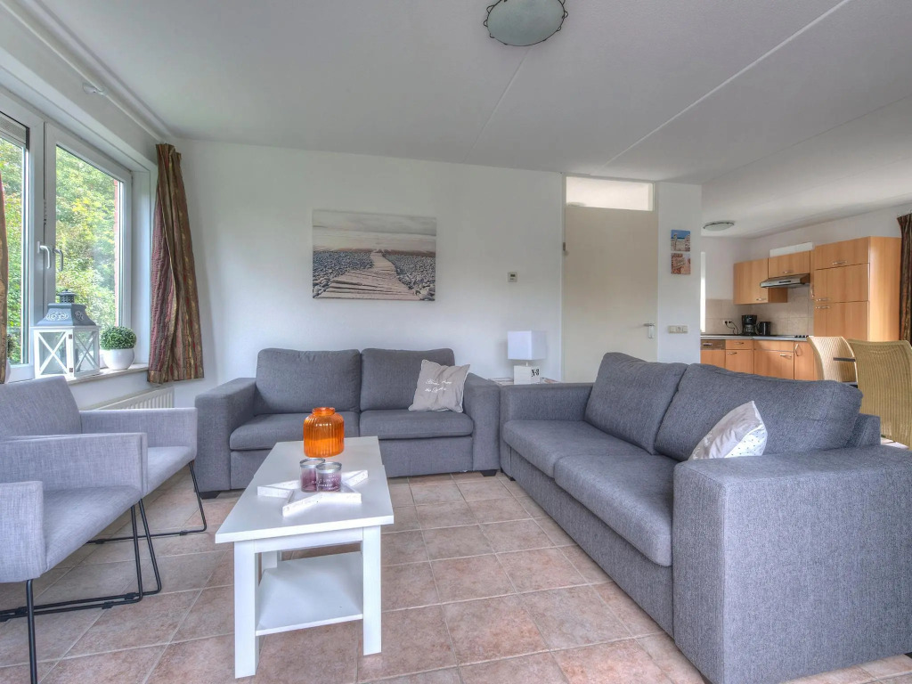 Detached Well-kept Villa With Garden, Near the Beach