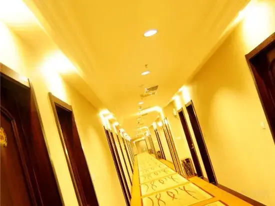 Xintiandi Fashion Hotel (Wafangdian Railway Station)