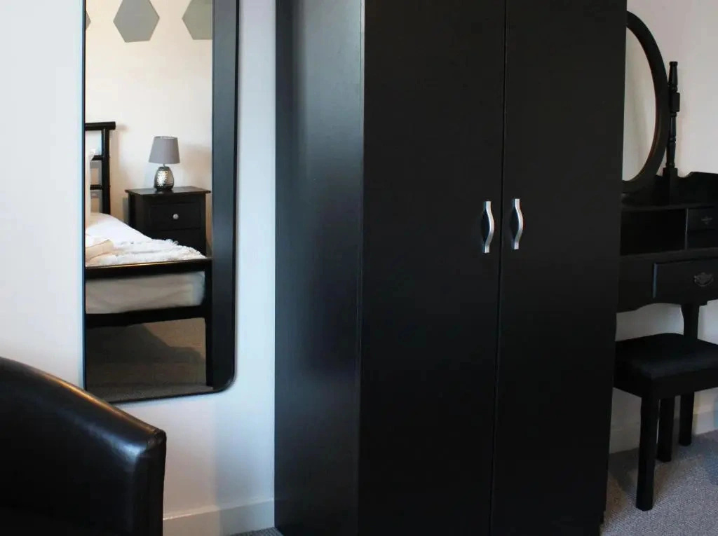 Low Cost, 4 Bed with Parking & Large Garden 06
