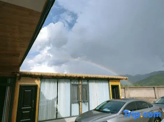 Xingchen Mountain View Courtyard of Lugu Lake