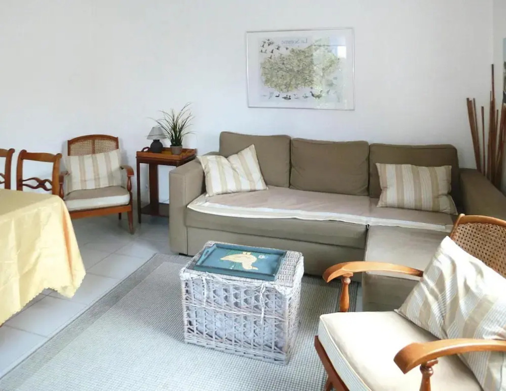 Beachside Flat With Sunny Patio