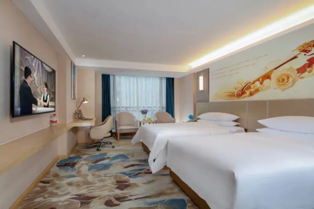 Vienna Hotel (Xinjin Old Pier, Liujianian Metro Station)