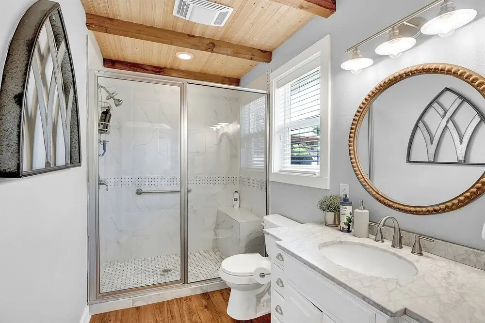 Luxury Home Near Main With Hot tub