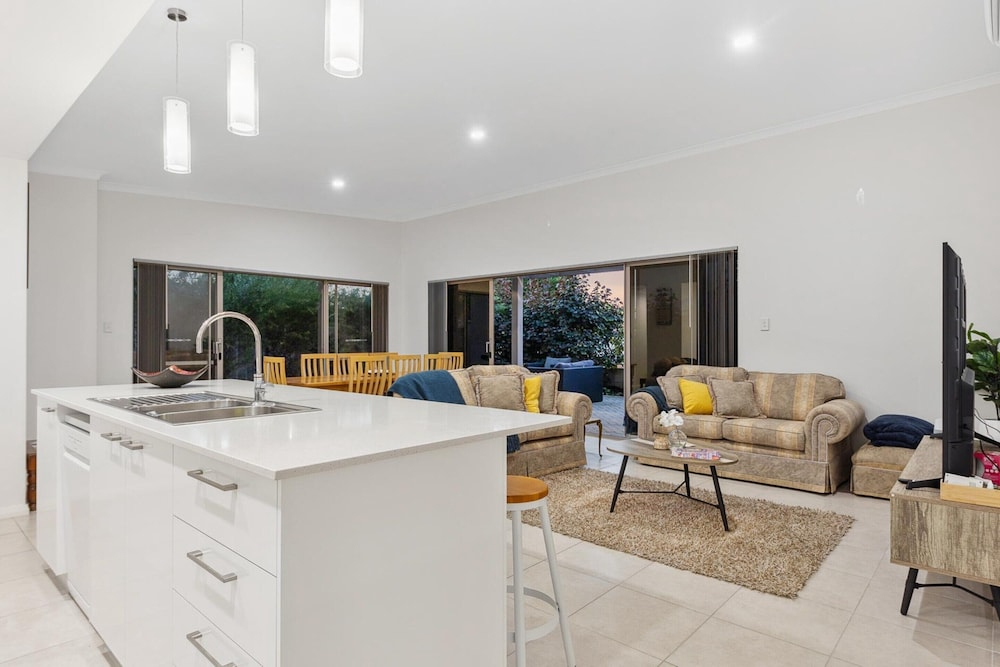 Spacious Family Home in Wannanup Mandurah